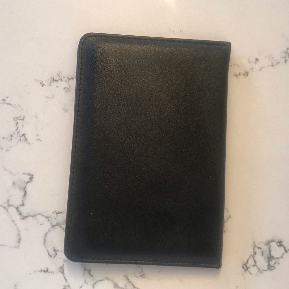 NWOT Liverpool FC Passport Cover - Picture 4 of 4